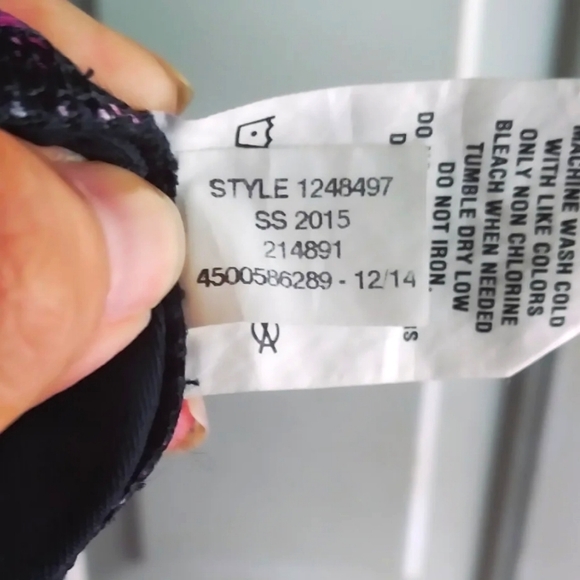 Under Armour High Rise HeatGear Compression capri leggings, size Medium - Picture 8 of 8